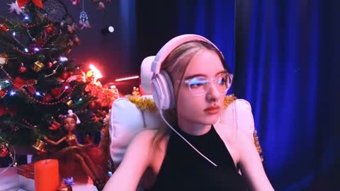 Snapshot of avi_nile chatting on December 2024 02:52:01 AM Avriel online show from December 2024 02:52:01 AM