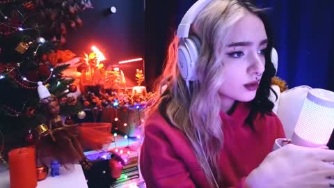 Snapshot of avi_nile chatting on December 2024 02:43:02 AM Avriel online show from December 2024 02:43:02 AM