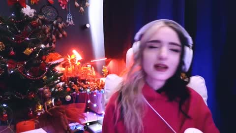 Snapshot of avi_nile chatting on December 2024 05:49:02 AM Avriel online show from December 2024 05:49:02 AM