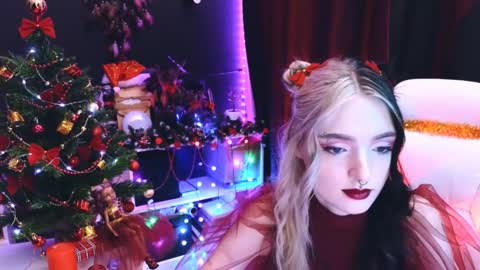 Snapshot of avi_nile chatting on December 2024 02:44:02 AM Avriel online show from December 2024 02:44:02 AM