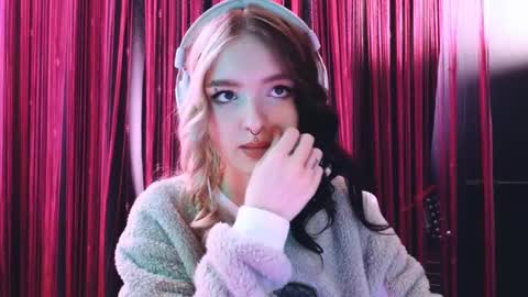 Snapshot of avi_nile chatting on March 2025 05:38:02 AM Avriel online show from March 2025 05:38:02 AM