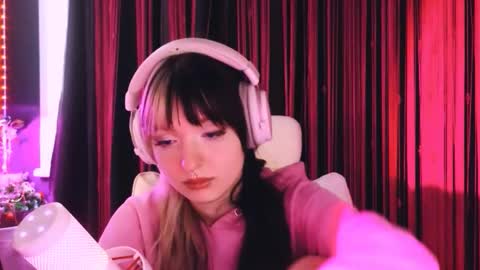 Snapshot of avi_nile chatting on January 2026 03:01:02 AM Avriel online show from January 2026 03:01:02 AM