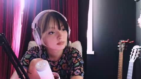 Snapshot of avi_nile chatting on July 2026 04:25:01 AM Avriel online show from July 2026 04:25:01 AM