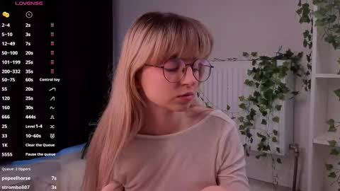 Snapshot of aviaveavi chatting on March 2026 03:46:01 PM aviaveavi online show from March 2026 03:46:01 PM