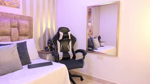 Snapshot of avis_lara chatting on September 2025 06:53:02 PM AVIS online show from September 2025 06:53:02 PM