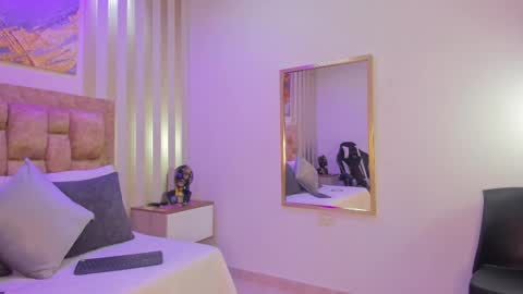 Snapshot of avis_lara chatting on September 2025 07:04:01 PM AVIS online show from September 2025 07:04:01 PM