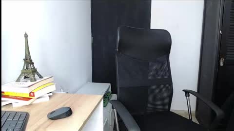 Snapshot of avis_lara chatting on October 2025 03:57:02 PM AVIS online show from October 2025 03:57:02 PM