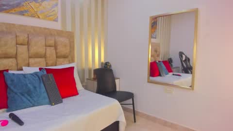 Snapshot of avis_lara chatting on November 2025 07:57:02 PM AVIS online show from November 2025 07:57:02 PM