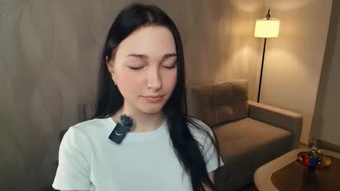 Viole t online show from November 2025 07:57:01 PM