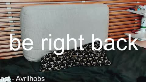 Avril online show from February 2025 12:03:02 PM