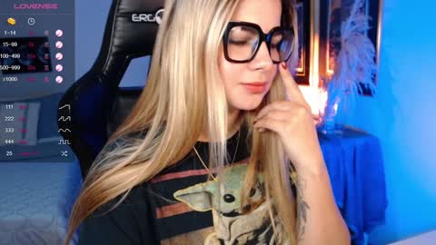 Avrill Morgan online show from December 2024 08:01:02 PM