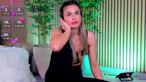 AVRILL CYRUX online show from January 2025 01:40:02 PM