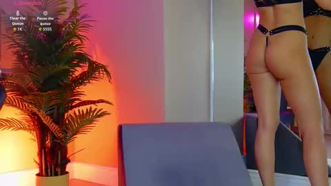 AVRILL CYRUX online show from November 2025 07:30:02 AM