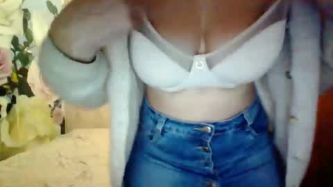 Snapshot of awesomeladyy chatting on February 2025 06:20:02 PM awesomeladyy online show from February 2025 06:20:02 PM