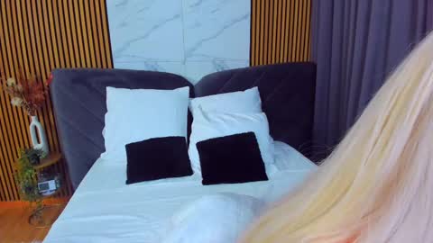 Ella online show from February 2025 05:03:02 AM