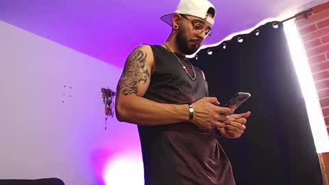 Independiente Model online show from December 2025 06:02:01 PM