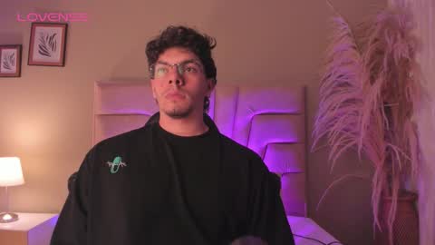 Yooung King  online show from February 2026 04:24:02 AM