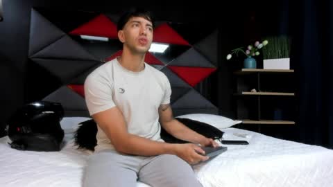 axel_hendrick online show from March 2026 12:27:02 PM