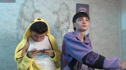 axel_milo_and_kairo online show from February 2026 04:25:01 PM