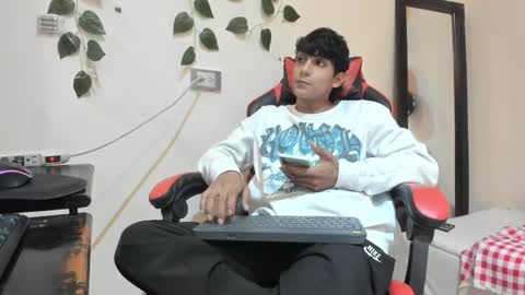 axel_rosse2 online show from November 2025 10:23:02 PM