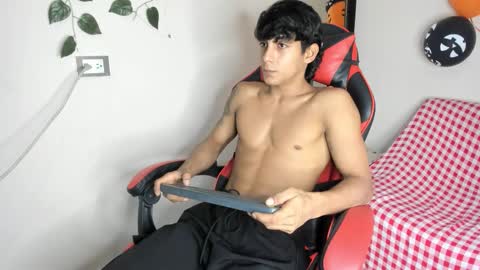 axel_rosse2 online show from November 2025 10:10:02 PM