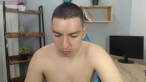 axel_stones_ online show from October 2025 01:45:02 PM