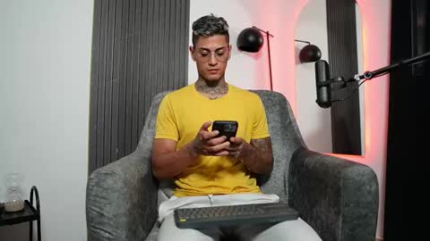 Agustin online show from February 2025 09:54:01 PM