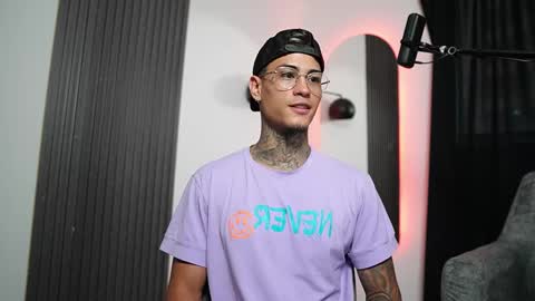 Agustin online show from February 2025 09:23:01 PM