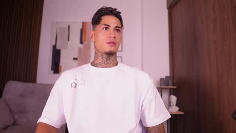 Agustin online show from September 2025 08:30:02 PM