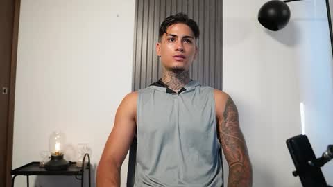 Agustin online show from October 2025 07:47:02 PM