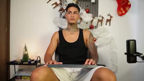 Agustin online show from November 2025 08:51:01 PM