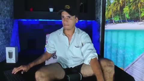 Snapshot of axell_cross2 chatting on January 2025 10:01:01 PM Axell Cross2 online show from January 2025 10:01:01 PM