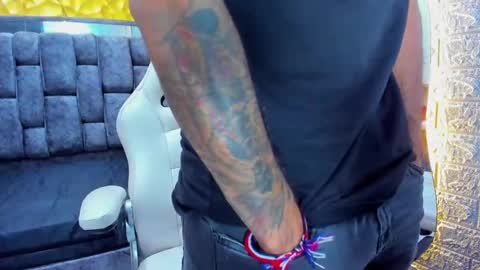 Snapshot of axell_cross2 chatting on February 2025 07:23:02 PM Axell Cross2 online show from February 2025 07:23:02 PM