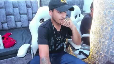 Snapshot of axell_cross2 chatting on February 2025 08:57:01 PM Axell Cross2 online show from February 2025 08:57:01 PM