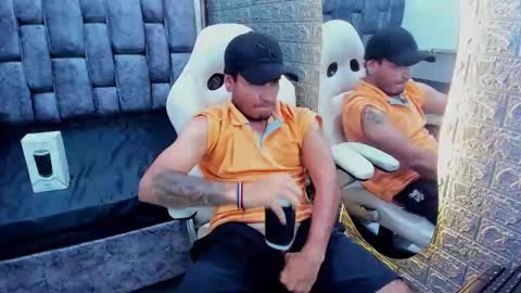 Snapshot of axell_cross2 chatting on February 2025 11:48:01 PM Axell Cross2 online show from February 2025 11:48:01 PM