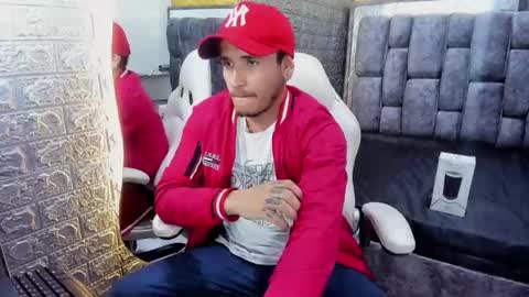 Snapshot of axell_cross2 chatting on February 2025 07:19:02 PM Axell Cross2 online show from February 2025 07:19:02 PM