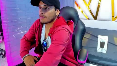 Snapshot of axell_cross2 chatting on February 2025 07:05:02 PM Axell Cross2 online show from February 2025 07:05:02 PM