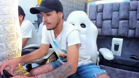 Snapshot of axell_cross2 chatting on February 2025 10:48:01 PM Axell Cross2 online show from February 2025 10:48:01 PM