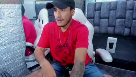 Snapshot of axell_cross2 chatting on February 2025 07:53:01 PM Axell Cross2 online show from February 2025 07:53:01 PM