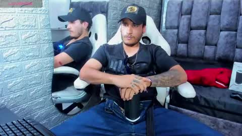 Snapshot of axell_cross2 chatting on February 2025 07:41:02 PM Axell Cross2 online show from February 2025 07:41:02 PM