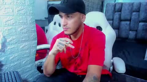 Snapshot of axell_cross2 chatting on February 2025 07:07:01 PM Axell Cross2 online show from February 2025 07:07:01 PM