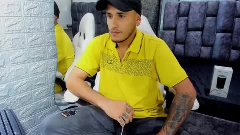 Snapshot of axell_cross2 chatting on February 2025 08:36:01 PM Axell Cross2 online show from February 2025 08:36:01 PM