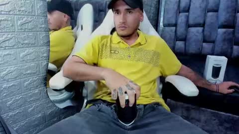 Snapshot of axell_cross2 chatting on February 2025 02:47:02 AM Axell Cross2 online show from February 2025 02:47:02 AM