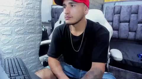 Snapshot of axell_cross2 chatting on February 2025 02:26:01 AM Axell Cross2 online show from February 2025 02:26:01 AM