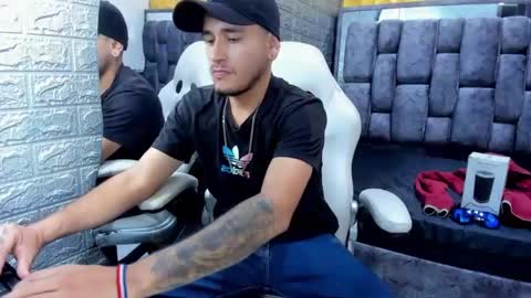 Snapshot of axell_cross2 chatting on February 2025 08:54:02 PM Axell Cross2 online show from February 2025 08:54:02 PM