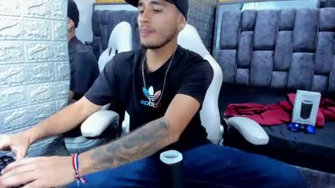 Snapshot of axell_cross2 chatting on February 2025 01:05:02 AM Axell Cross2 online show from February 2025 01:05:02 AM