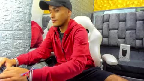 Snapshot of axell_cross2 chatting on March 2025 01:05:01 AM Axell Cross2 online show from March 2025 01:05:01 AM