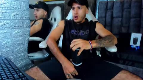 Snapshot of axell_cross2 chatting on March 2025 05:46:01 AM Axell Cross2 online show from March 2025 05:46:01 AM