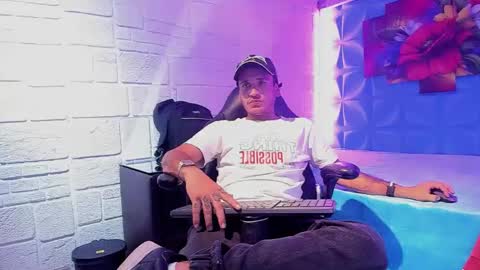 Snapshot of axell_cross2 chatting on October 2025 02:08:02 AM Axell Cross2 online show from October 2025 02:08:02 AM