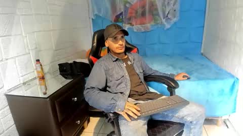 Snapshot of axell_cross2 chatting on October 2025 02:45:02 PM Axell Cross2 online show from October 2025 02:45:02 PM